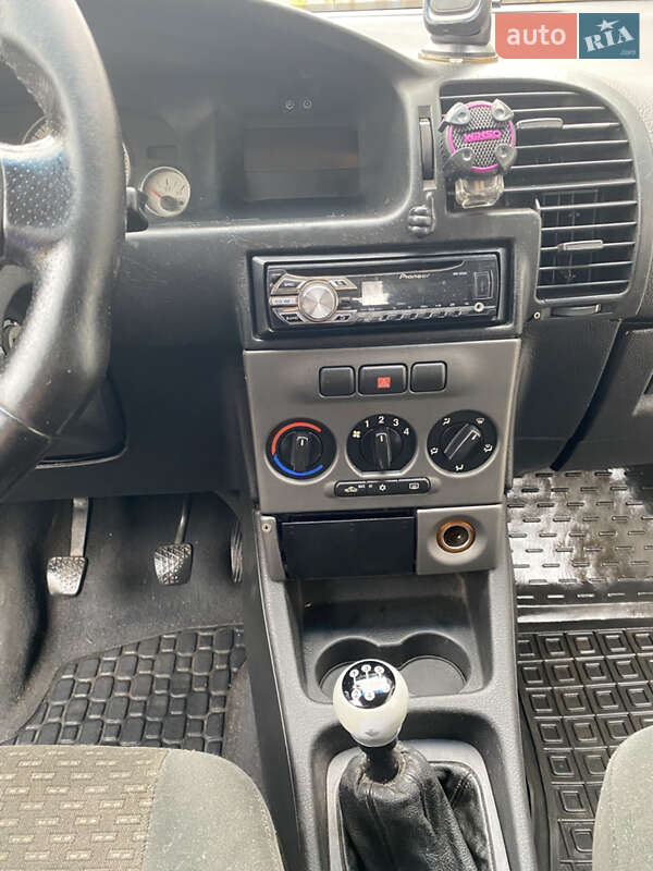 Минивэн Opel Zafira 2005 в Кривом Роге