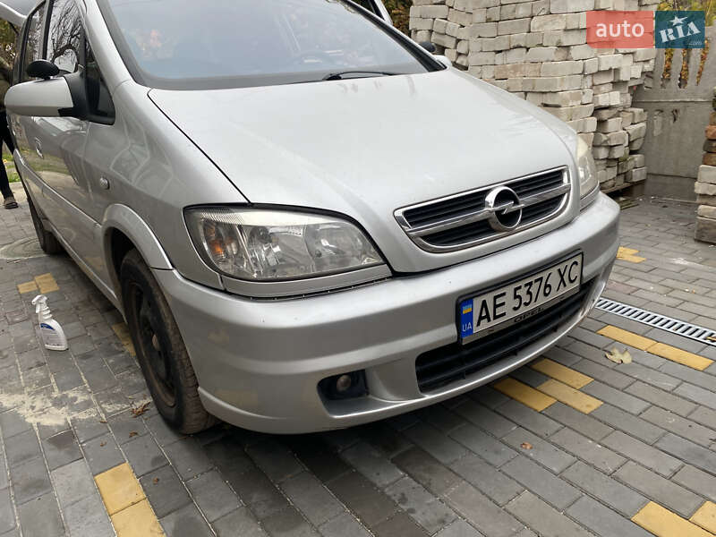 Минивэн Opel Zafira 2005 в Кривом Роге