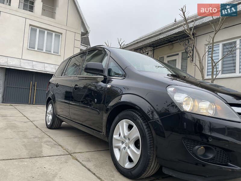 Мінівен Opel Zafira 2011 в Хотині