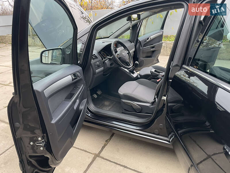 Мінівен Opel Zafira 2011 в Хотині