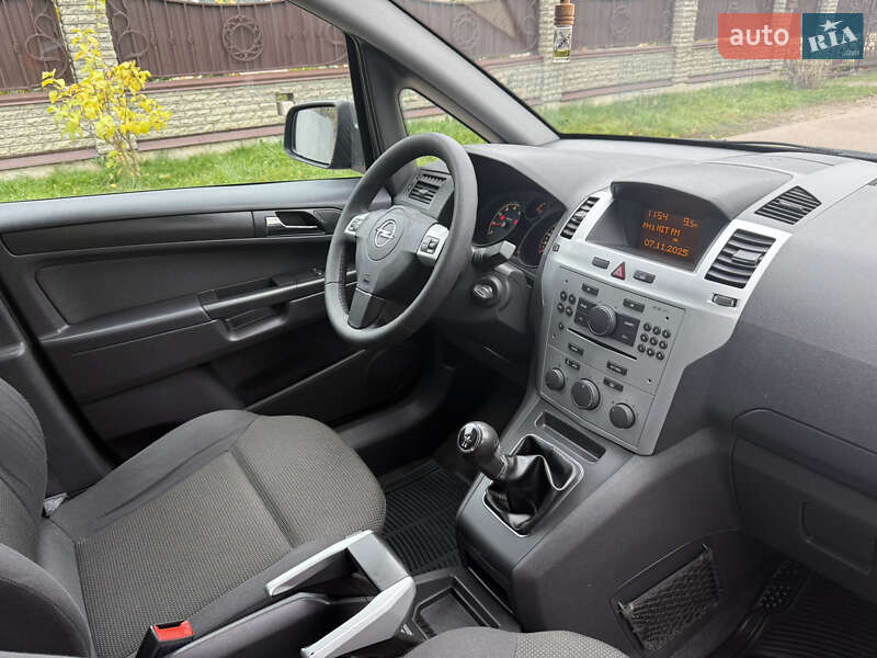 Минивэн Opel Zafira 2010 в Борисполе