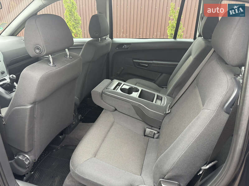 Минивэн Opel Zafira 2010 в Борисполе
