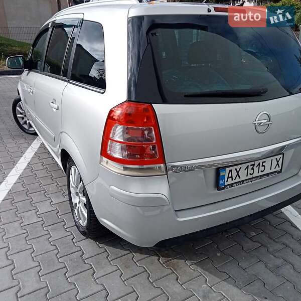 Opel Zafira 2012