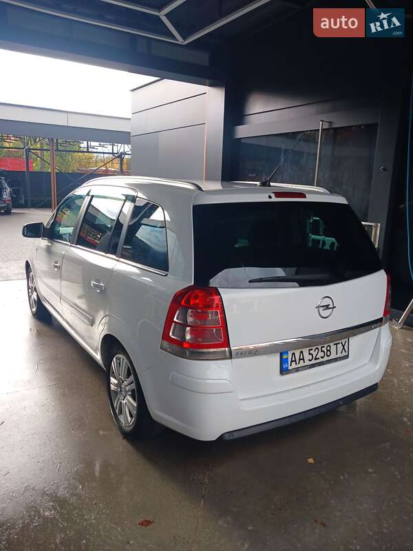 Мінівен Opel Zafira 2012 в Черкасах