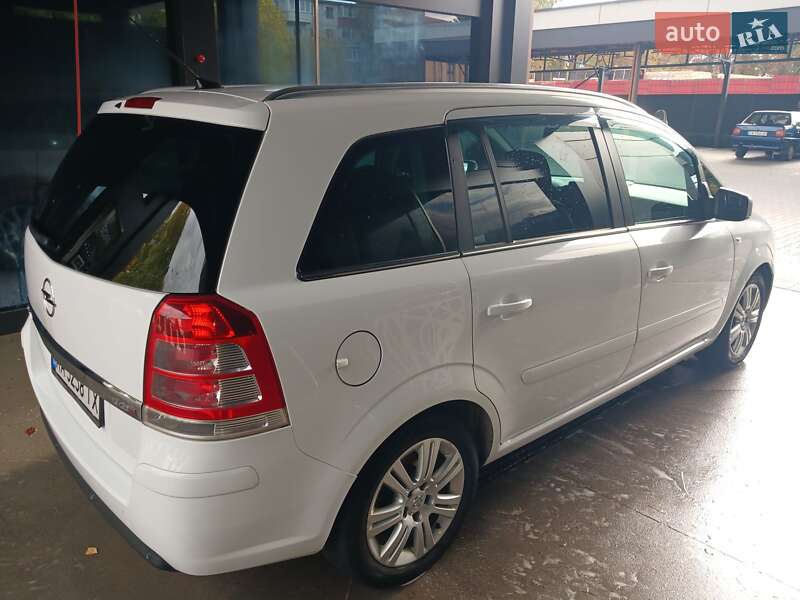Мінівен Opel Zafira 2012 в Черкасах