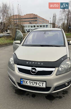 Минивэн Opel Zafira 2007 в Обухове