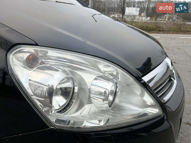 Минивэн Opel Zafira 2010 в Коростене