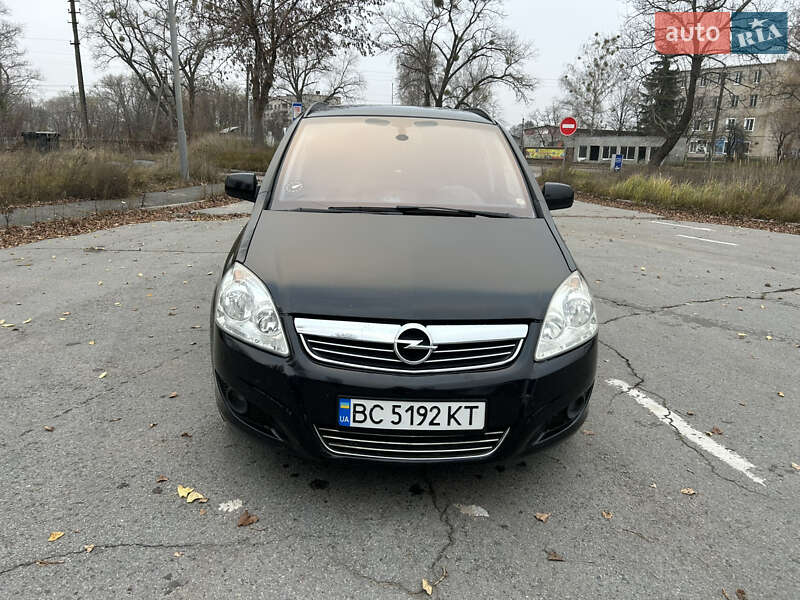 Минивэн Opel Zafira 2010 в Коростене