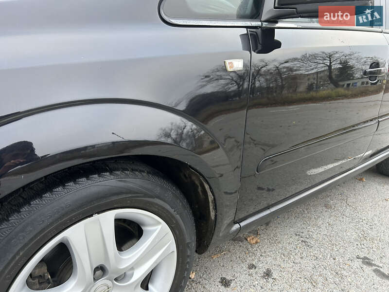 Минивэн Opel Zafira 2010 в Коростене