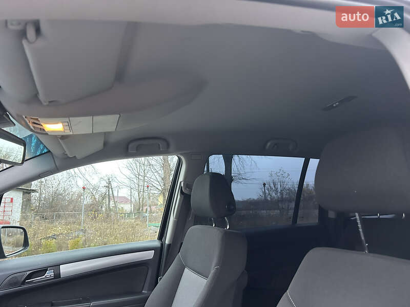 Минивэн Opel Zafira 2010 в Коростене