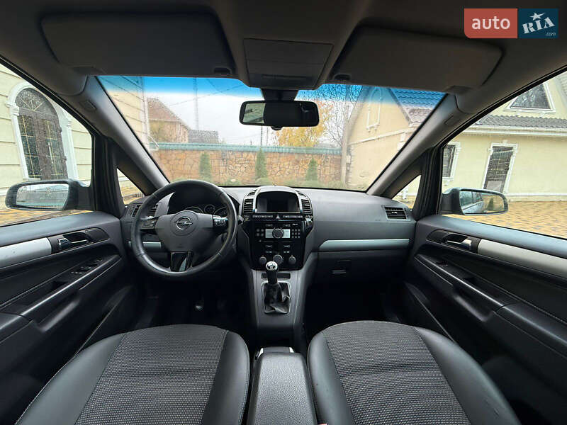 Минивэн Opel Zafira 2009 в Могилев-Подольске