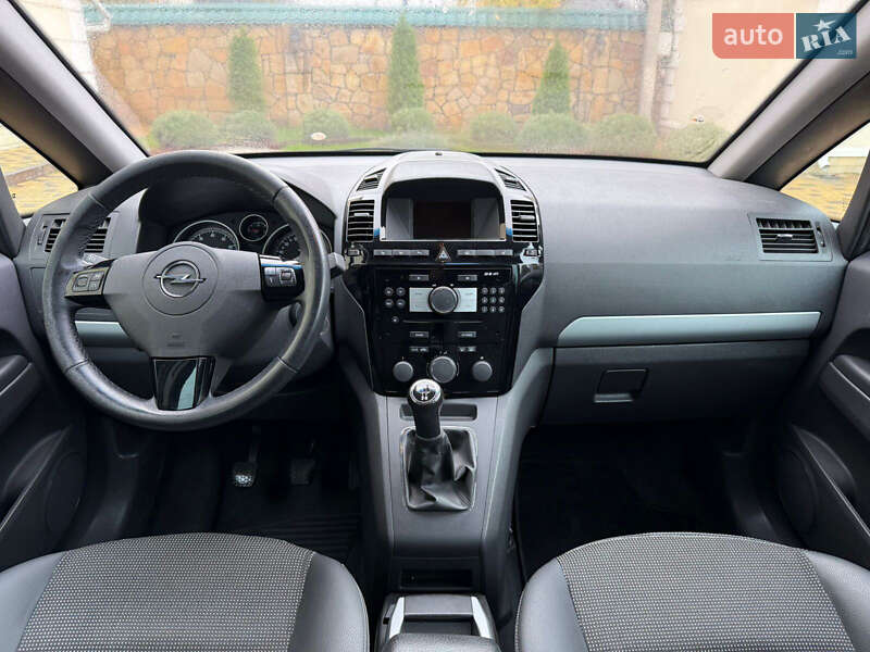 Минивэн Opel Zafira 2009 в Могилев-Подольске