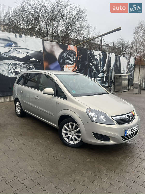 Opel Zafira 2011