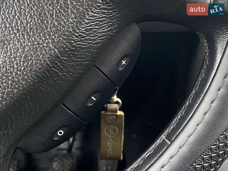 Мінівен Opel Zafira 2005 в Києві