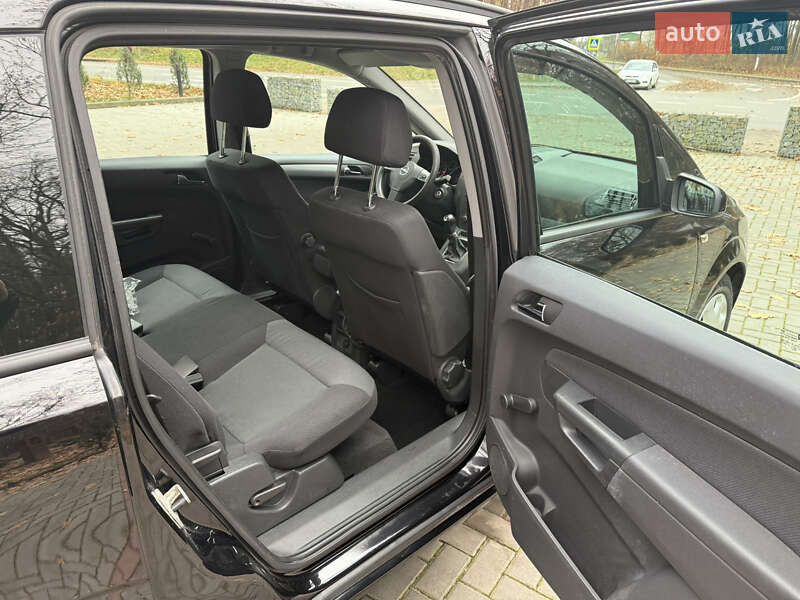 Минивэн Opel Zafira 2007 в Луцке