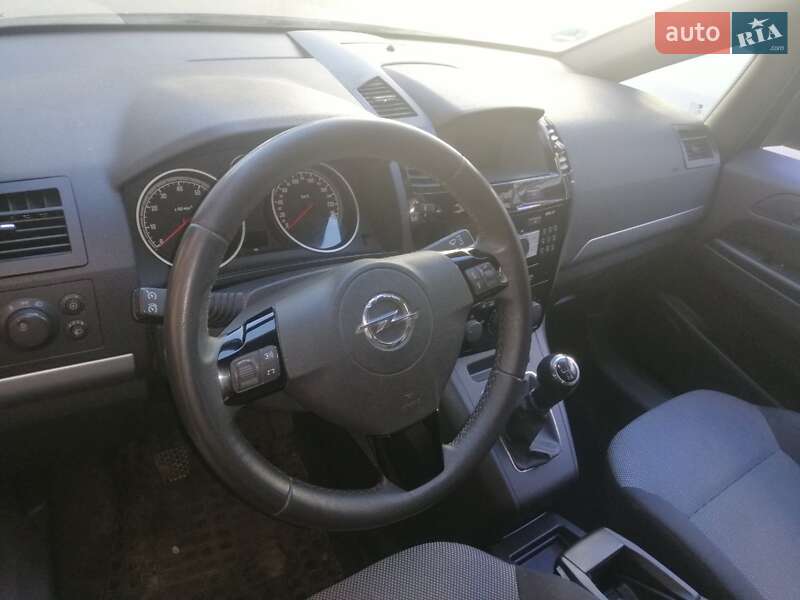 Мінівен Opel Zafira 2013 в Кропивницькому