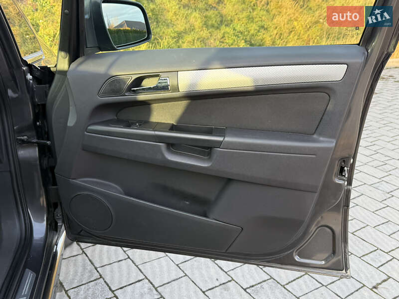 Мінівен Opel Zafira 2011 в Стрию