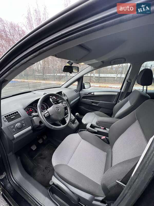 Минивэн Opel Zafira 2011 в Белогородке