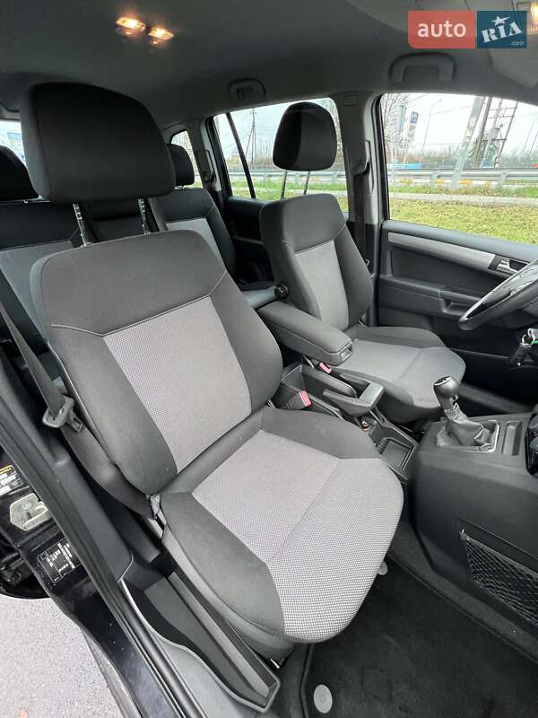 Минивэн Opel Zafira 2011 в Белогородке