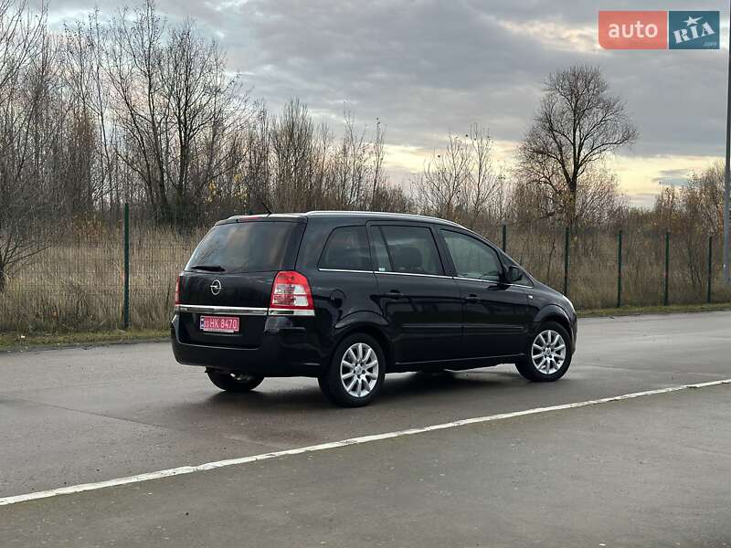 Минивэн Opel Zafira 2009 в Коростене