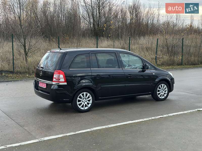 Минивэн Opel Zafira 2009 в Коростене