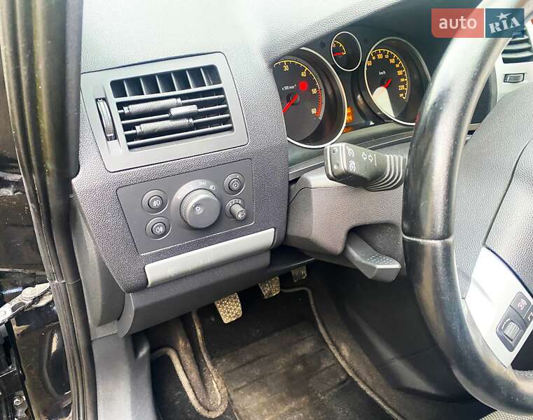 Мінівен Opel Zafira 2012 в Львові