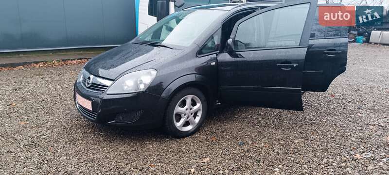 Минивэн Opel Zafira 2013 в Снятине