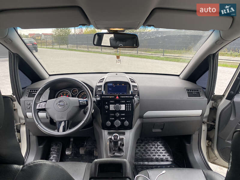 Минивэн Opel Zafira 2011 в Ивано-Франковске