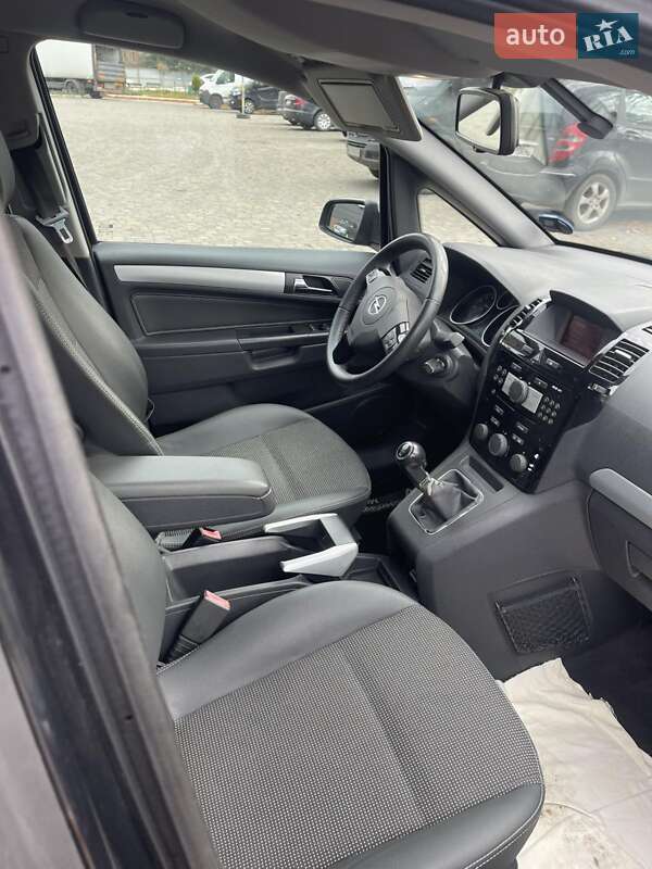 Минивэн Opel Zafira 2009 в Луцке