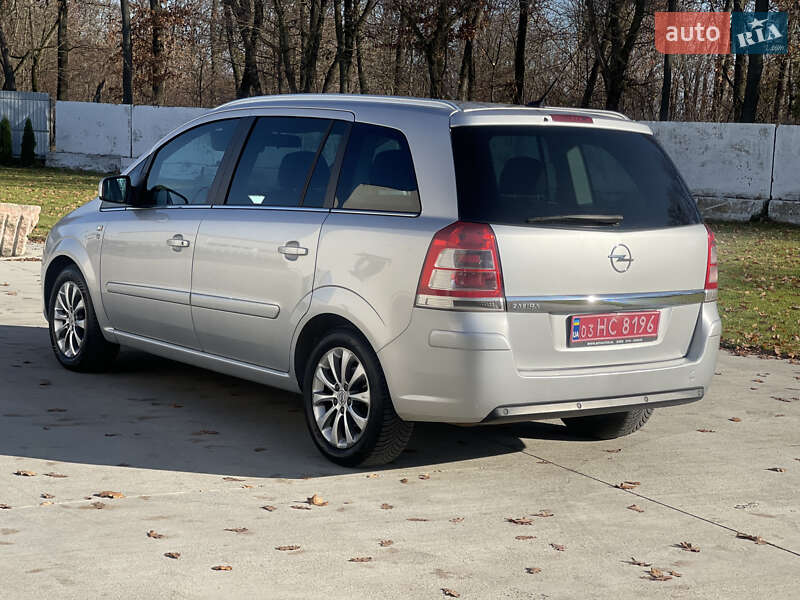 Минивэн Opel Zafira 2010 в Луцке