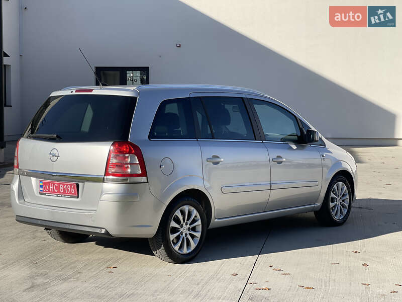 Минивэн Opel Zafira 2010 в Луцке