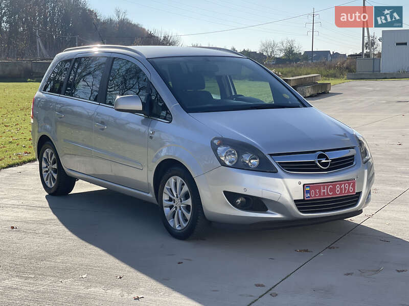 Минивэн Opel Zafira 2010 в Луцке