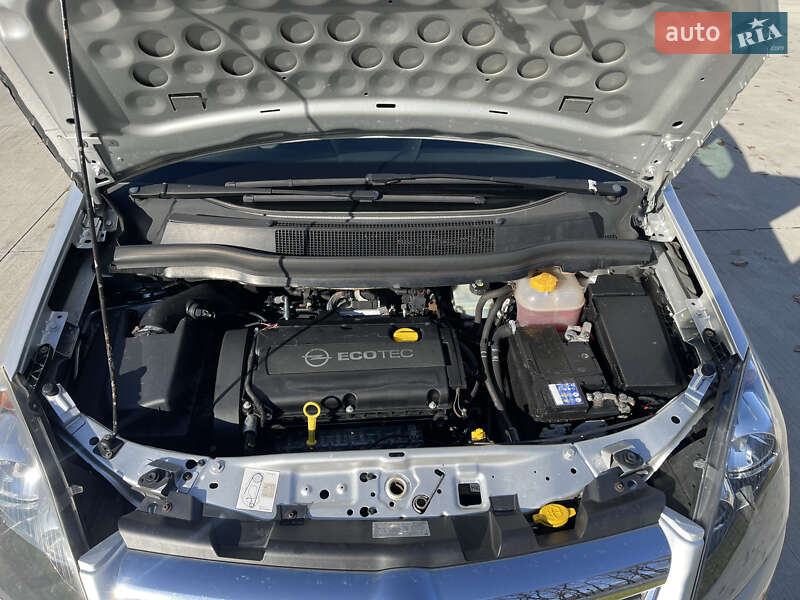 Минивэн Opel Zafira 2010 в Луцке