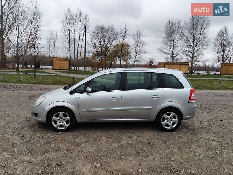 Минивэн Opel Zafira 2008 в Киеве