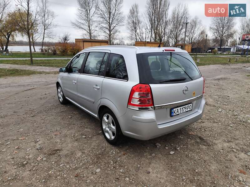 Минивэн Opel Zafira 2008 в Киеве