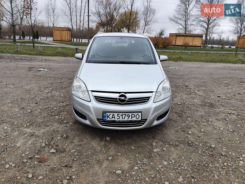 Минивэн Opel Zafira 2008 в Киеве