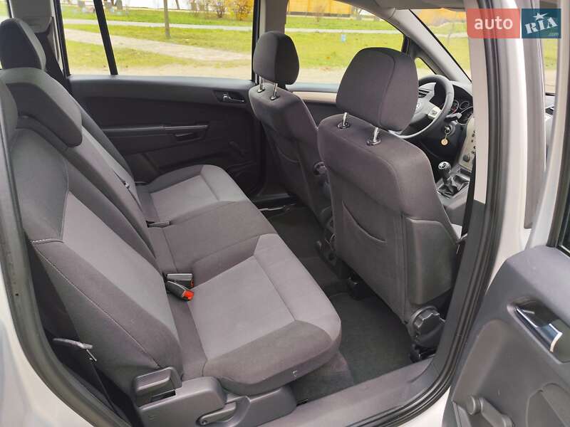 Минивэн Opel Zafira 2008 в Киеве