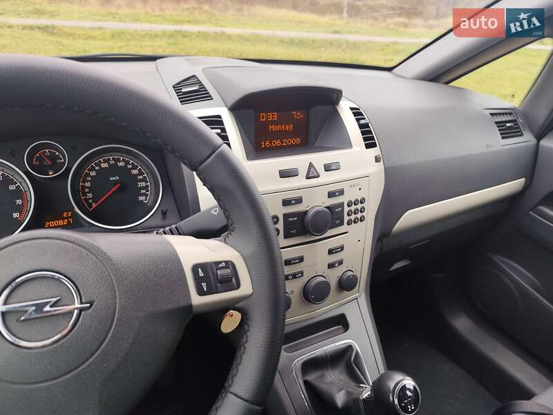 Минивэн Opel Zafira 2008 в Киеве
