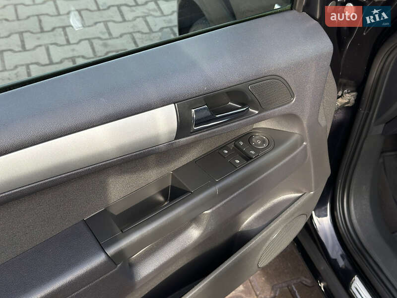 Минивэн Opel Zafira 2011 в Каменском фото 42 Минивэн Opel Zafira 2011 в Каменском