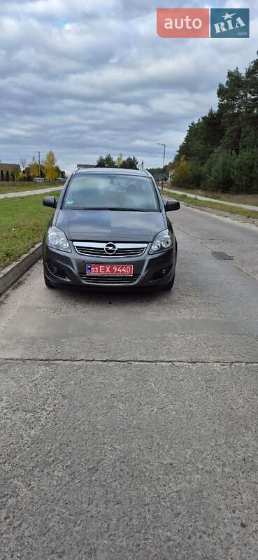 Мінівен Opel Zafira 2011 в Вараші