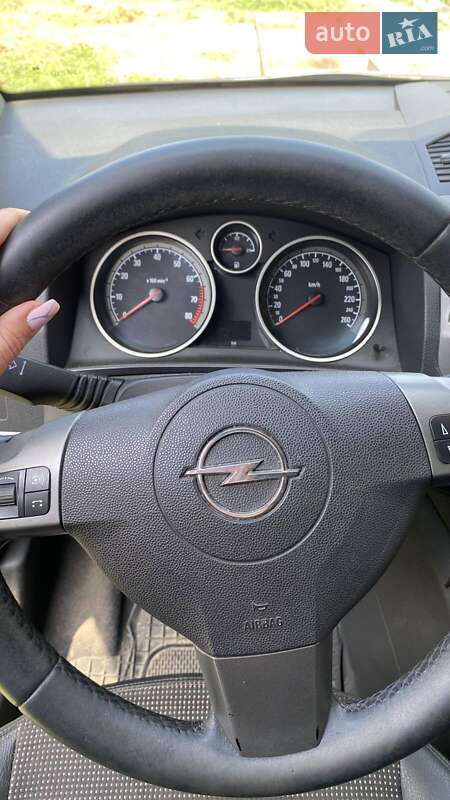 Минивэн Opel Zafira 2007 в Виноградове