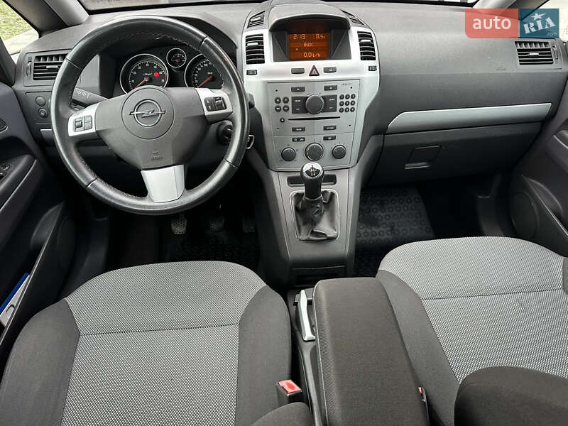 Минивэн Opel Zafira 2010 в Тернополе