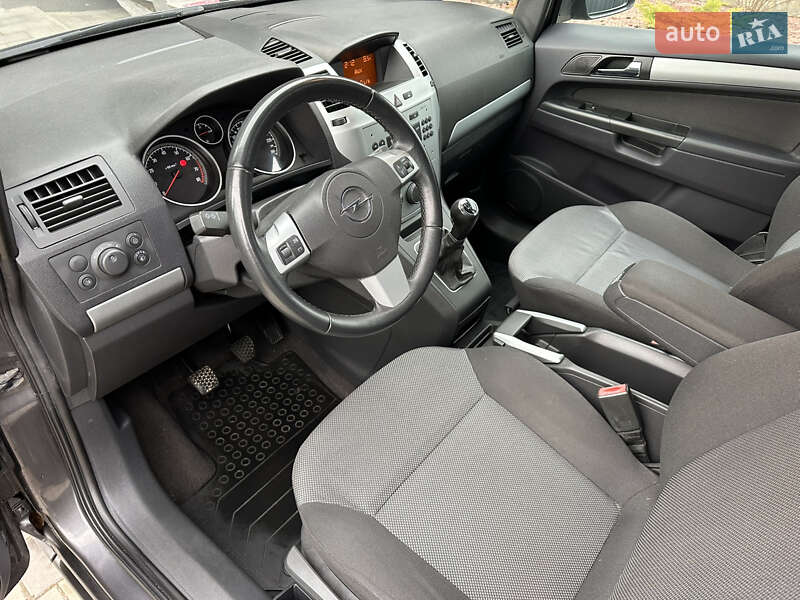 Минивэн Opel Zafira 2010 в Тернополе