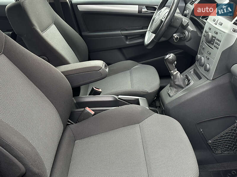 Минивэн Opel Zafira 2010 в Тернополе