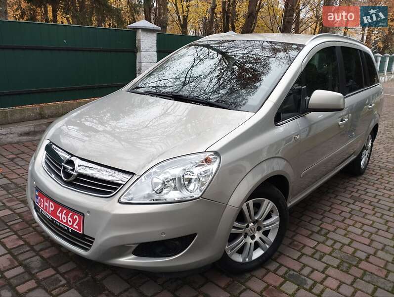 Минивэн Opel Zafira 2010 в Дубно