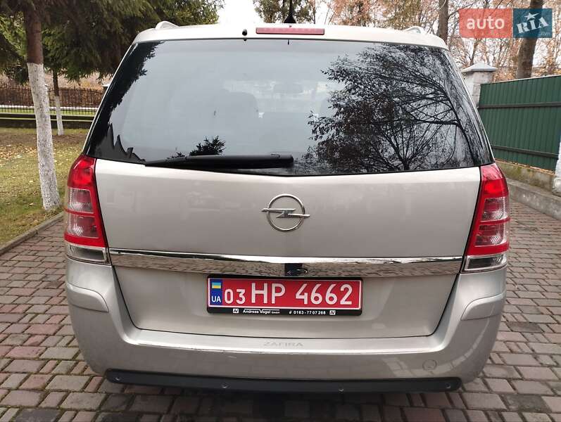 Минивэн Opel Zafira 2010 в Дубно