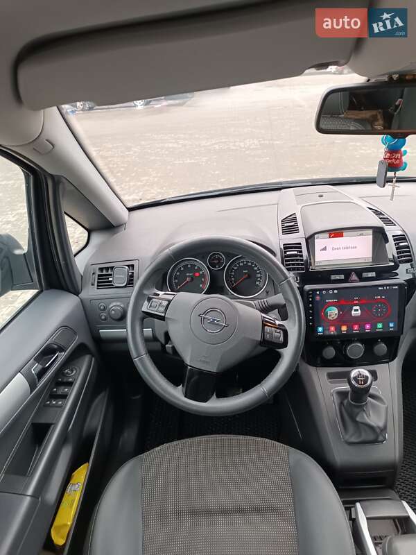 Минивэн Opel Zafira 2010 в Львове