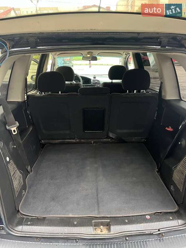 Минивэн Opel Zafira 2000 в Ивано-Франковске