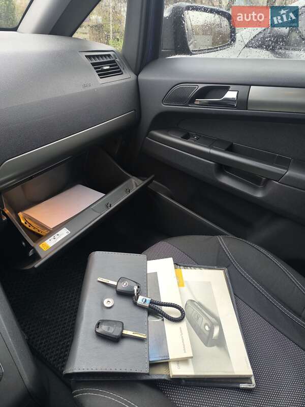 Минивэн Opel Zafira 2007 в Красилове фото 12 Минивэн Opel Zafira 2007 в Красилове