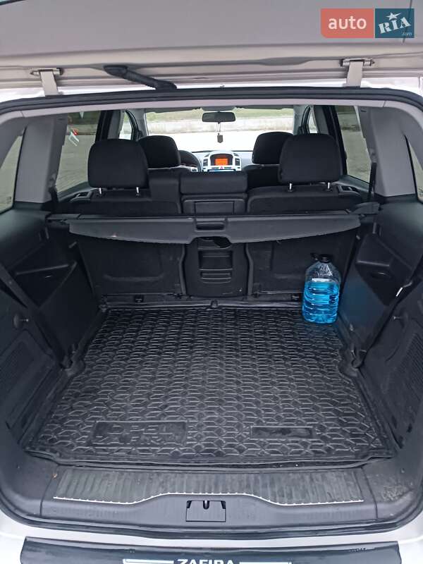 Минивэн Opel Zafira 2009 в Запорожье
